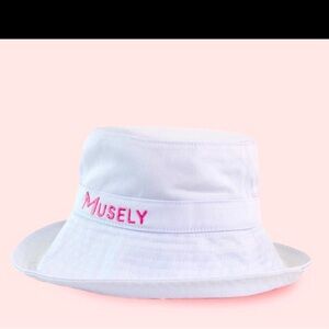 NEW Musely White Bucket Hat